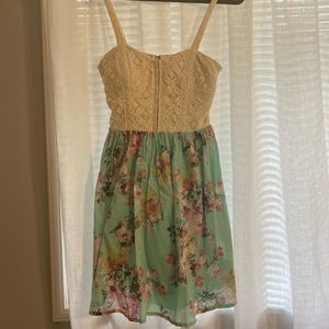 City Triangles 705010 Juniors size 7 lace bustier and floral skirt dress